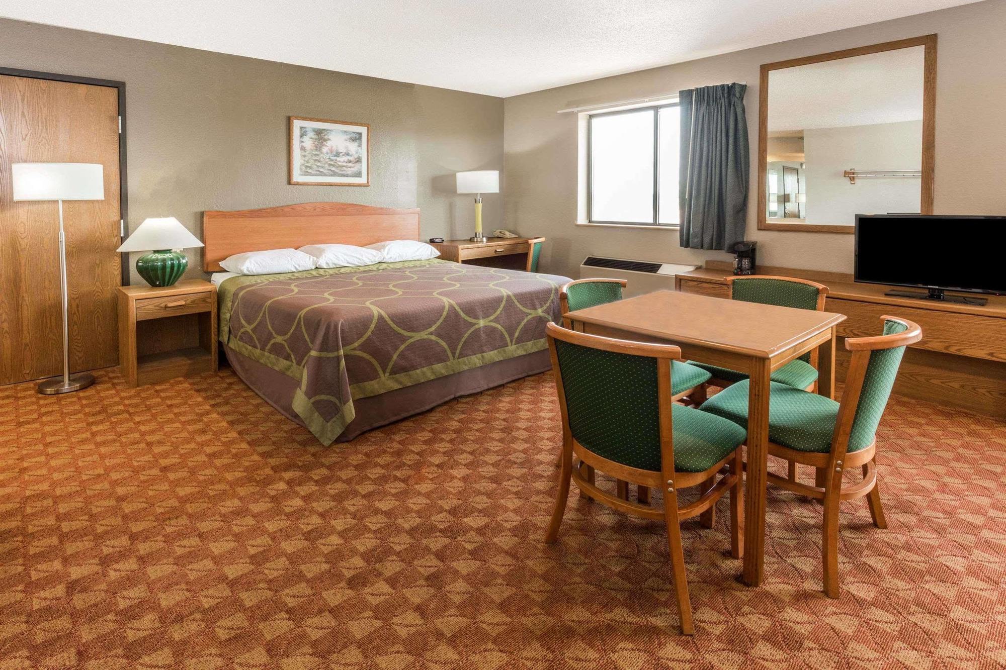 ซูเปอร์ 8 บาย วินด์แฮม เซนต์ชาร์ลส์ Hotel ภายนอก รูปภาพ